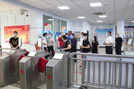 省運(yùn)管錢(qián)樟久檢查北站2（趙峰）_副本.jpg