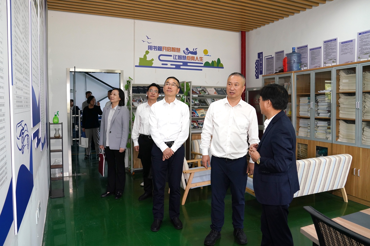 20241009市國資委黨委書記、主任陳文榮調(diào)研嘉興市交通學(xué)校，右起吳曉斌、陳文榮、柏衛(wèi)東、朱建華、李利（李阿梅 攝）.jpg