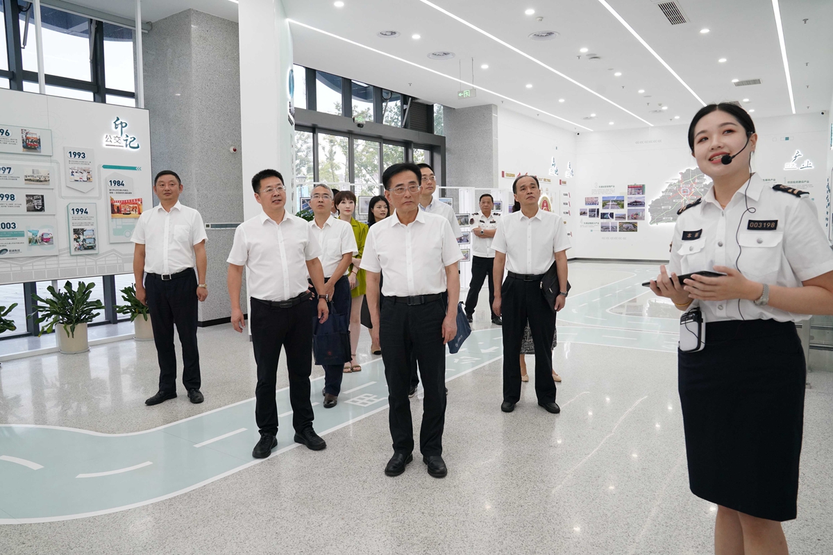 2024.9.11-1何宇?。ㄗ蠖?、薛佳平（左三）（水若石攝）.jpg